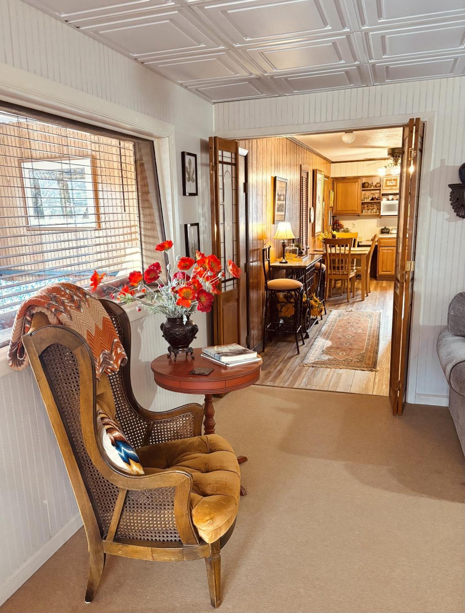 The Iris Garden Downtown Cottages And Suites Nashville Room photo